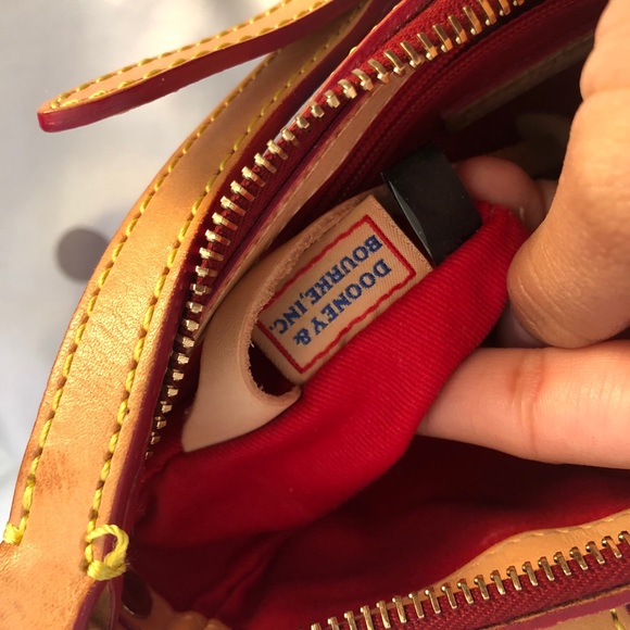 SOLD Dooney and Bourke Shoulder Bag - Picture 6 of 7